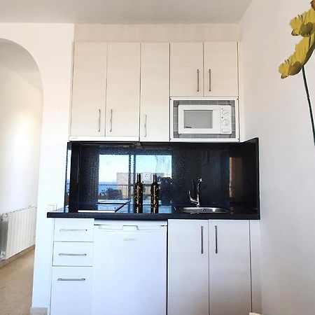 Beachfront Studio Apartment มาร์เบยา ภายนอก รูปภาพ
