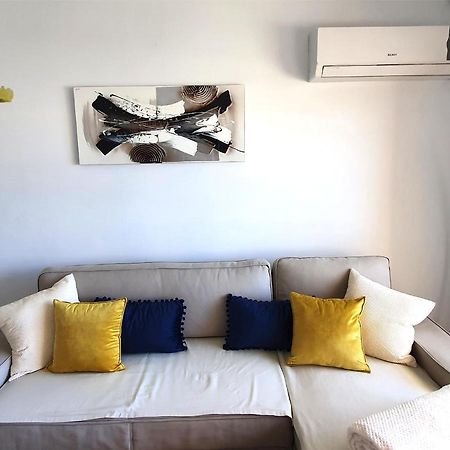 Beachfront Studio Apartment มาร์เบยา ภายนอก รูปภาพ