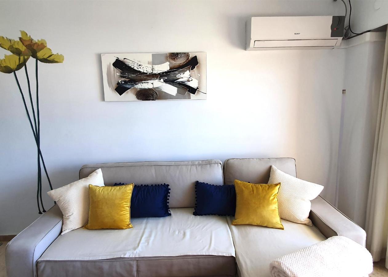 Beachfront Studio Apartment มาร์เบยา ภายนอก รูปภาพ
