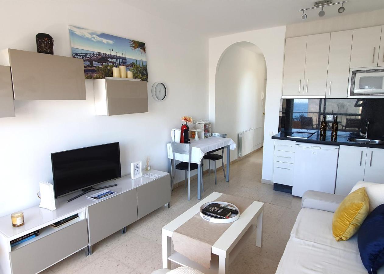 Beachfront Studio Apartment มาร์เบยา ภายนอก รูปภาพ