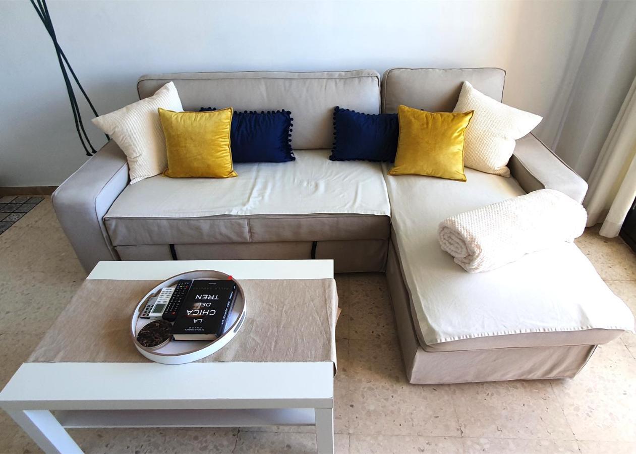 Beachfront Studio Apartment มาร์เบยา ภายนอก รูปภาพ