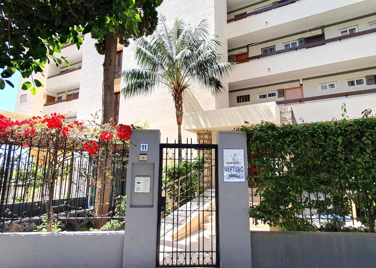 Beachfront Studio Apartment มาร์เบยา ภายนอก รูปภาพ
