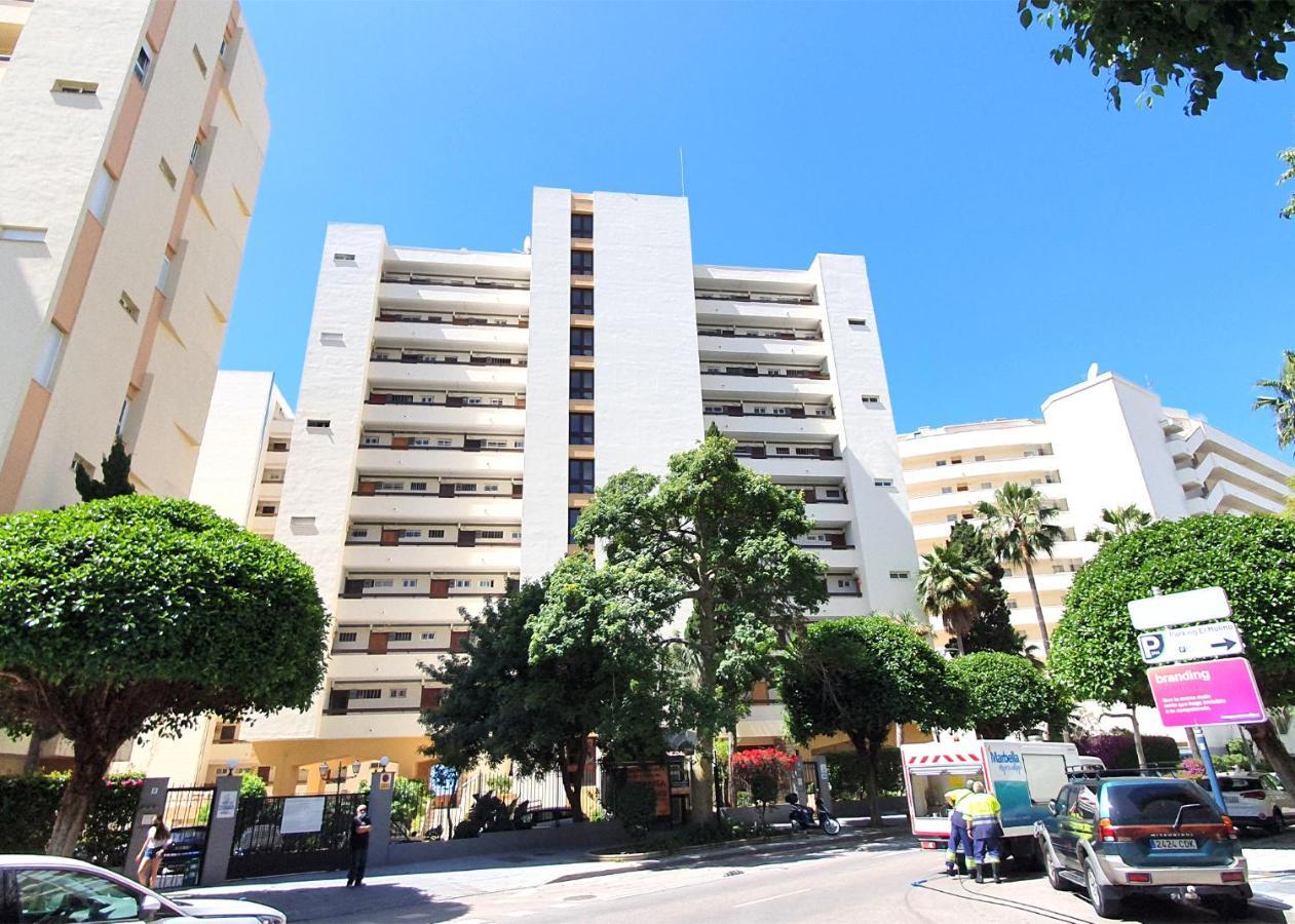 Beachfront Studio Apartment มาร์เบยา ภายนอก รูปภาพ