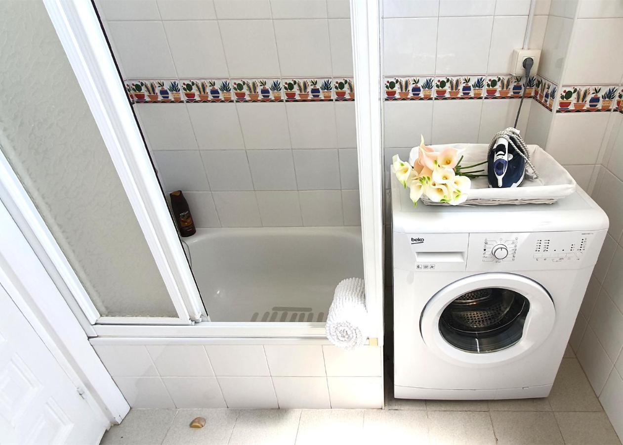 Beachfront Studio Apartment มาร์เบยา ภายนอก รูปภาพ