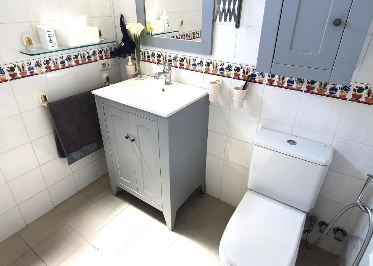 Beachfront Studio Apartment มาร์เบยา ภายนอก รูปภาพ