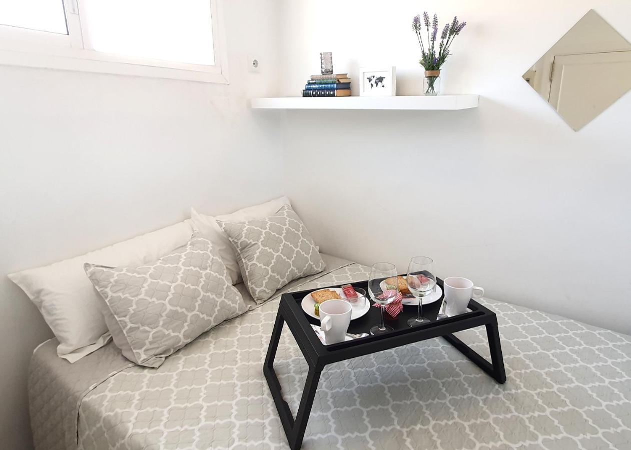 Beachfront Studio Apartment มาร์เบยา ภายนอก รูปภาพ