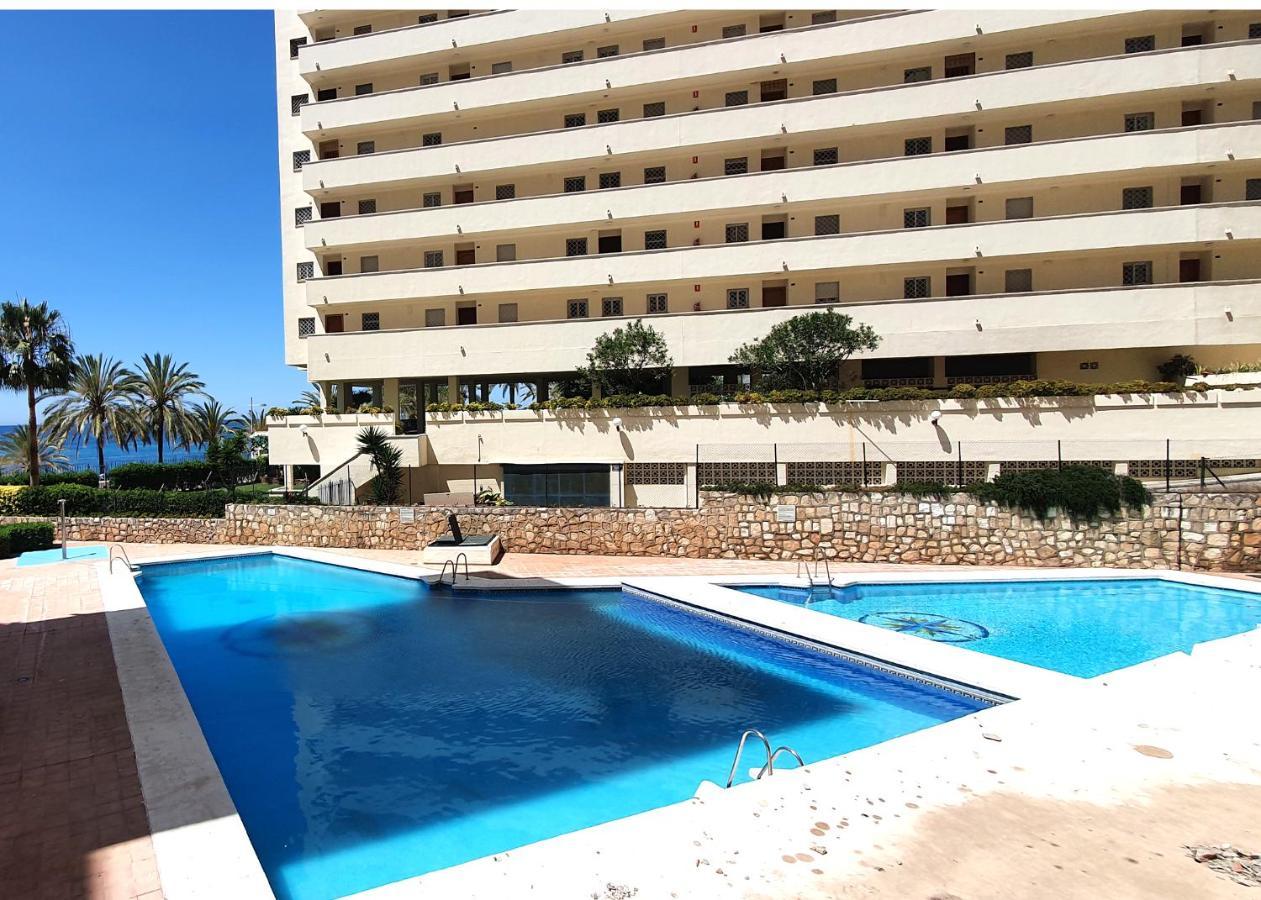 Beachfront Studio Apartment มาร์เบยา ภายนอก รูปภาพ