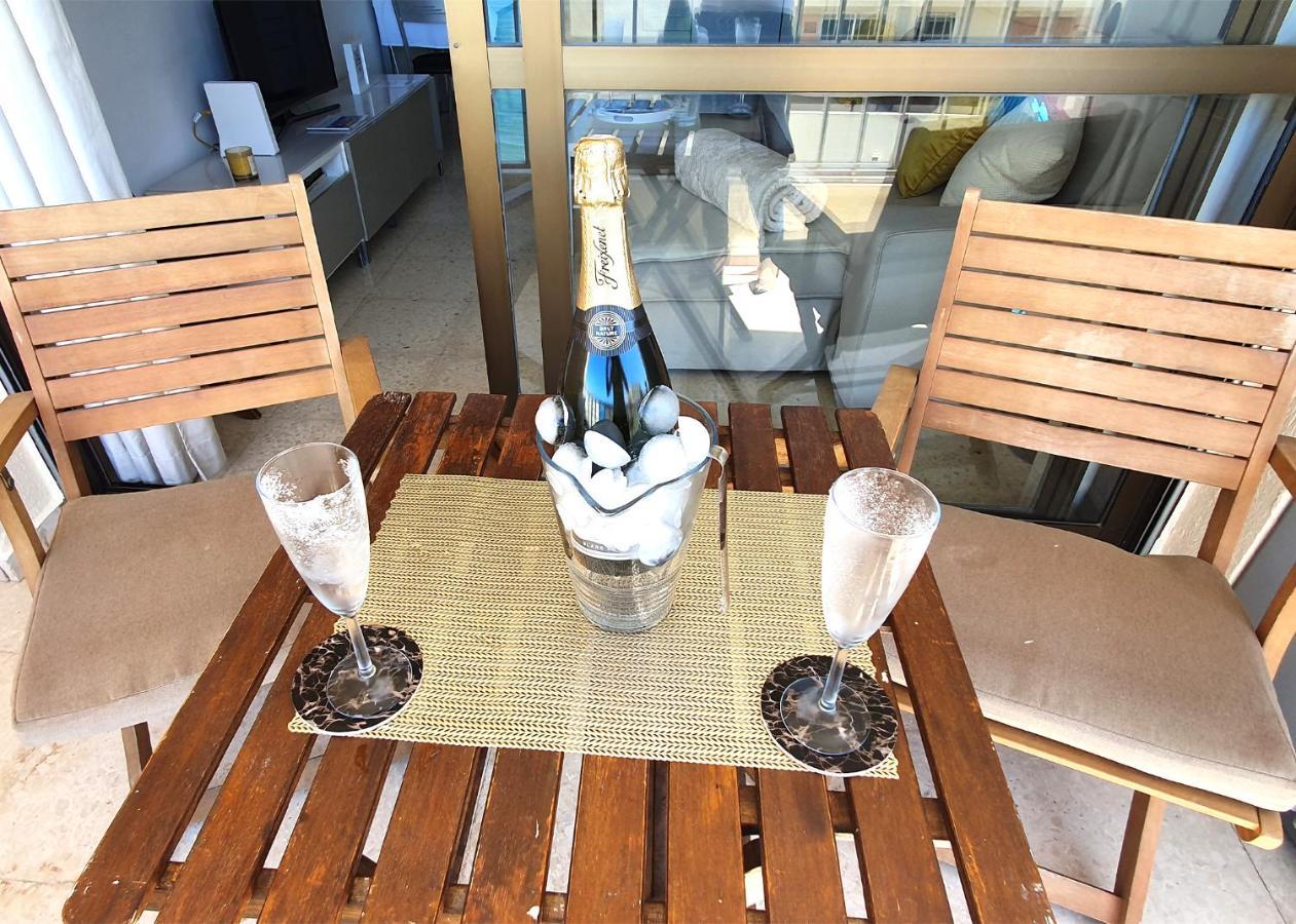Beachfront Studio Apartment มาร์เบยา ภายนอก รูปภาพ